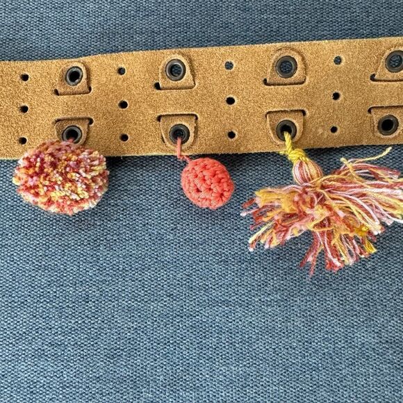 Sportmax MaxMara Beige Suede Belt w/ Grommets & Tassels - Picture 2 of 9